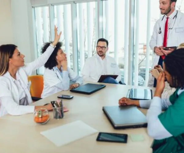 Formation : préparer et animer une réunion d'équipe en santé
